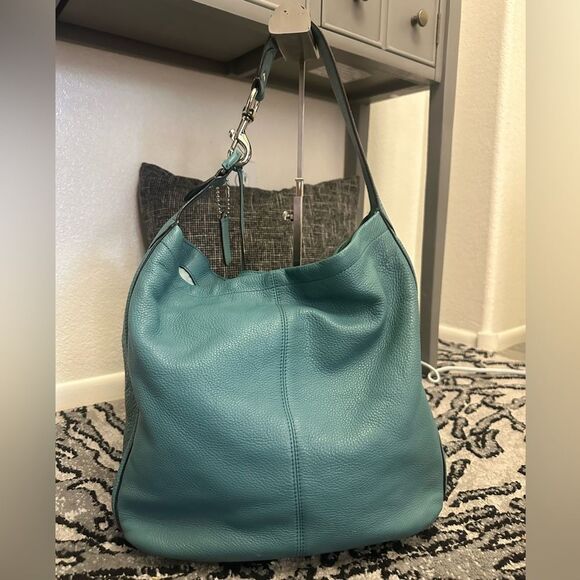 COACH AVERY LEATHER HOBO - Picture 3 of 11